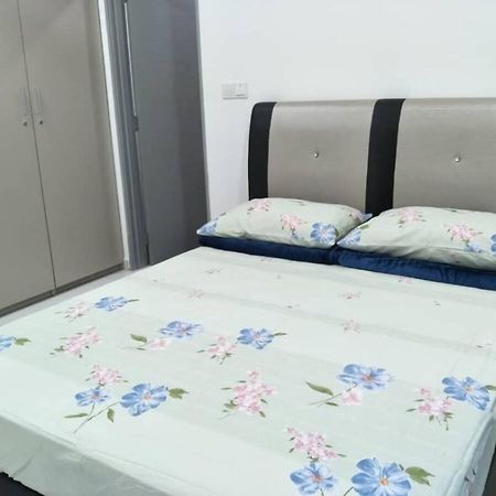 Mesahill Nilai 2 Room Condo - Fast Wifi, Amazing Pool & Tv Zewnętrze zdjęcie