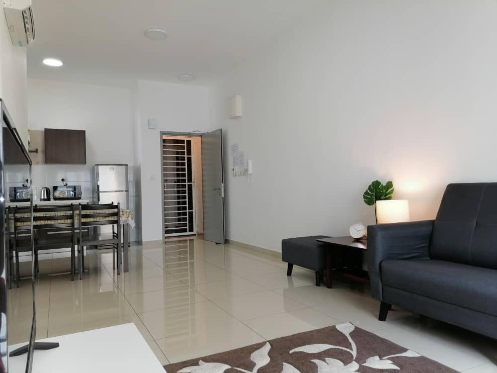 Mesahill Nilai 2 Room Condo - Fast Wifi, Amazing Pool & Tv Zewnętrze zdjęcie