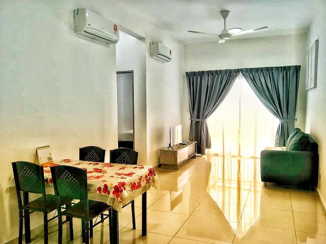 Mesahill Nilai 2 Room Condo - Fast Wifi, Amazing Pool & Tv Zewnętrze zdjęcie
